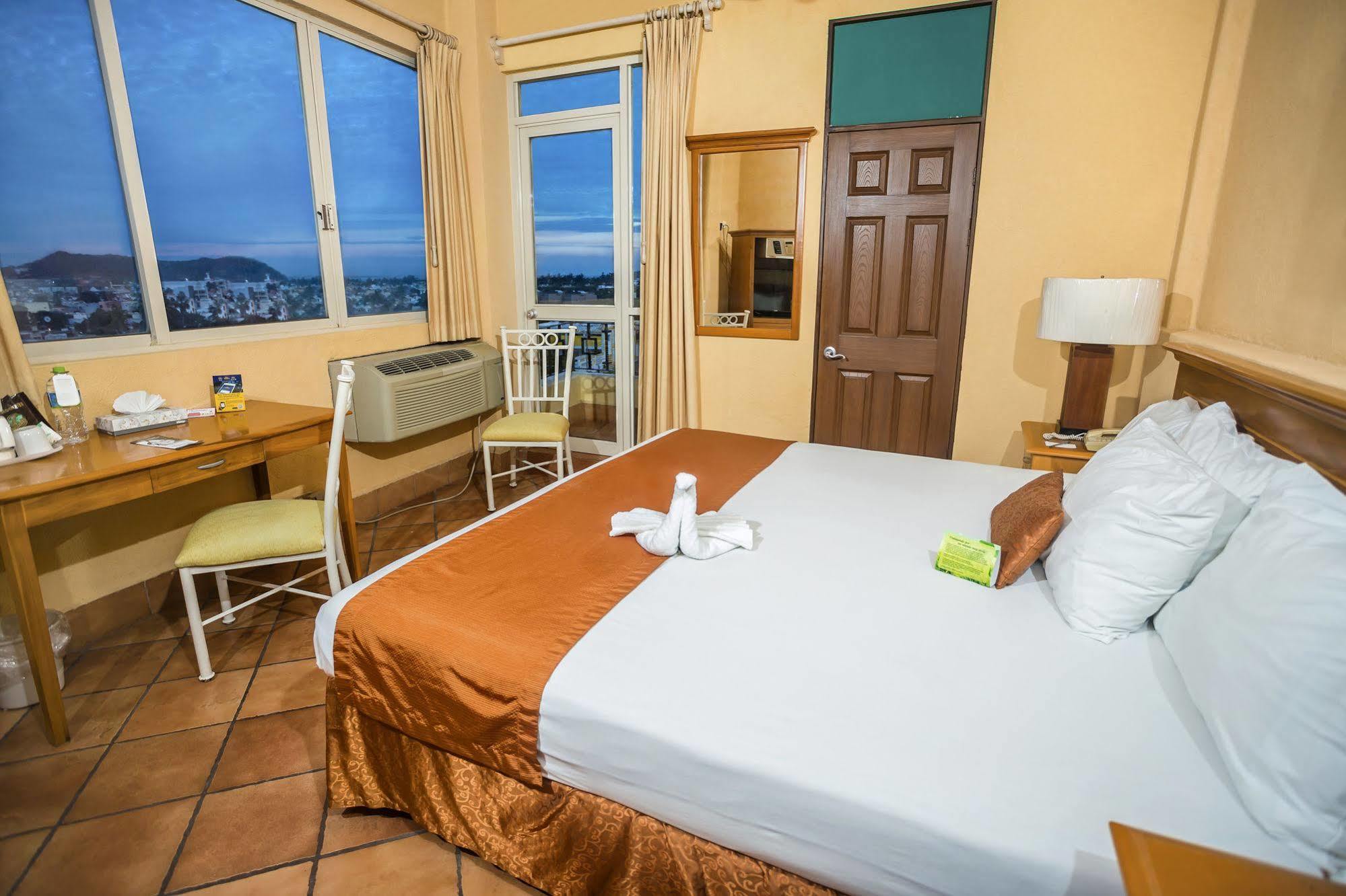 Best Western Posada Freeman Mazatlan Exterior photo